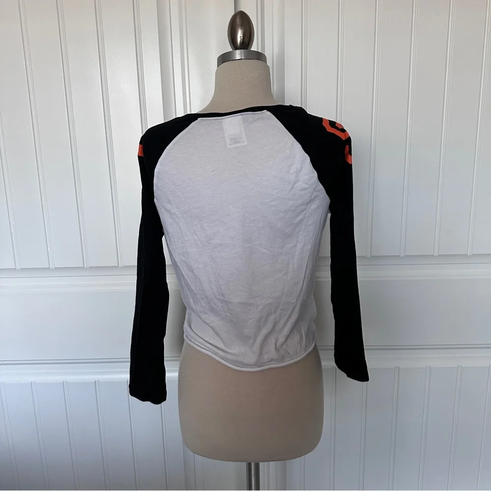 San Francisco Giant's Cropped Graphic Tee - Picture 4 of 6